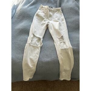 Hollister Ultra High Rise Mom Jeans 3R